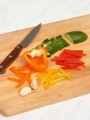 Приготовление блюда по рецепту - Салат с мидиями и красным перцем. Шаг 1