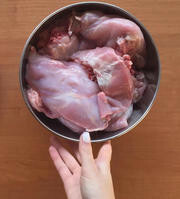 Приготовление блюда по рецепту - Кролик тушеный в сметане ( в мультиварке). Шаг 2