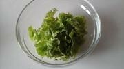 Приготовление блюда по рецепту - Легкий салат из листьев салата. Шаг 1