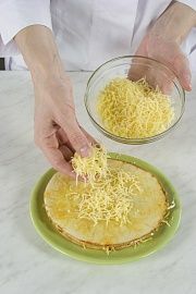 Приготовление блюда по рецепту - Блинчики рисовые с сыром. Шаг 6