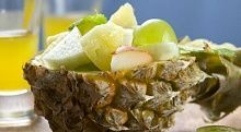 Рецепт - Фруктовый салат в ананасах