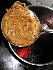 Приготовление блюда по рецепту - Джалеби (Индийская сладость). Шаг 8