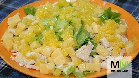 Салат из курицы, с сыром и апельсином.