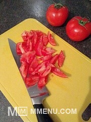 Приготовление блюда по рецепту - Яичный салат с томатами и сыром. Шаг 2