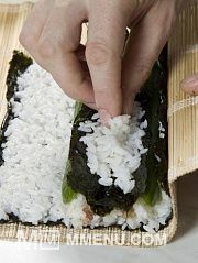 Приготовление блюда по рецепту - Футомаки «Сакуранбо» («Вишенки»). Шаг 8