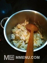 Приготовление блюда по рецепту - Суп-пюре из цветной капусты с сухариками. Шаг 2
