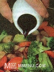 Приготовление блюда по рецепту - Морковь жаренная с брокколи и грибами и из смеси морепродуктов. Шаг 5